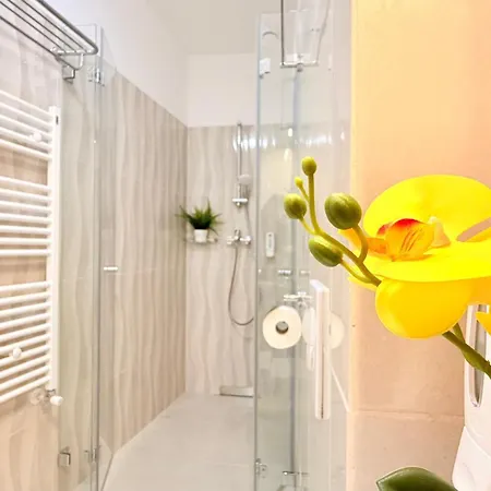 Live Where Comes Alive - Stylish 2br In Piata Romana Apartment