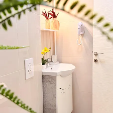 Live Where Comes Alive - Stylish 2br In Piata Romana Apartment Bucharest