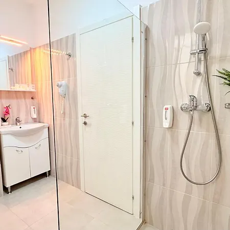 Apartment Live Where Comes Alive - Stylish 2br In Piata Romana *