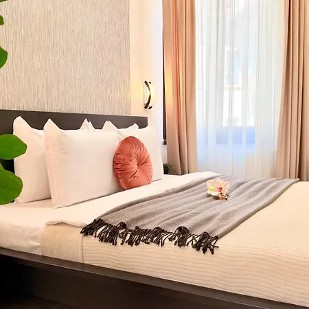 Apartment Live Where Comes Alive - Stylish 2br In Piata Romana *