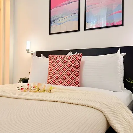 Apartment Live Where Comes Alive - Stylish 2br In Piata Romana Bucharest