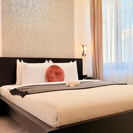 Apartment Live Where Comes Alive - Stylish 2br In Piata Romana
