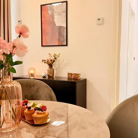 Apartment Live Where Comes Alive - Stylish 2br In Piata Romana Bucharest