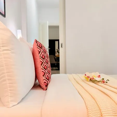 Apartment Live Where Comes Alive - Stylish 2br In Piata Romana Bucharest
