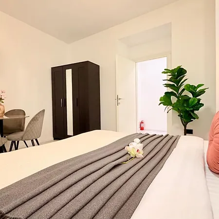 Apartment Live Where Comes Alive - Stylish 2br In Piata Romana *