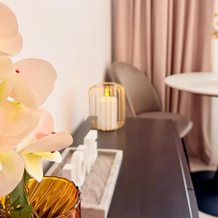 Apartment Live Where Comes Alive - Stylish 2br In Piata Romana